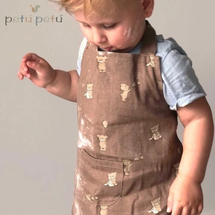 petu-petu-dzieciecy-fartuszek-kuchenny-z-kieszonka-teddy (3).jpg